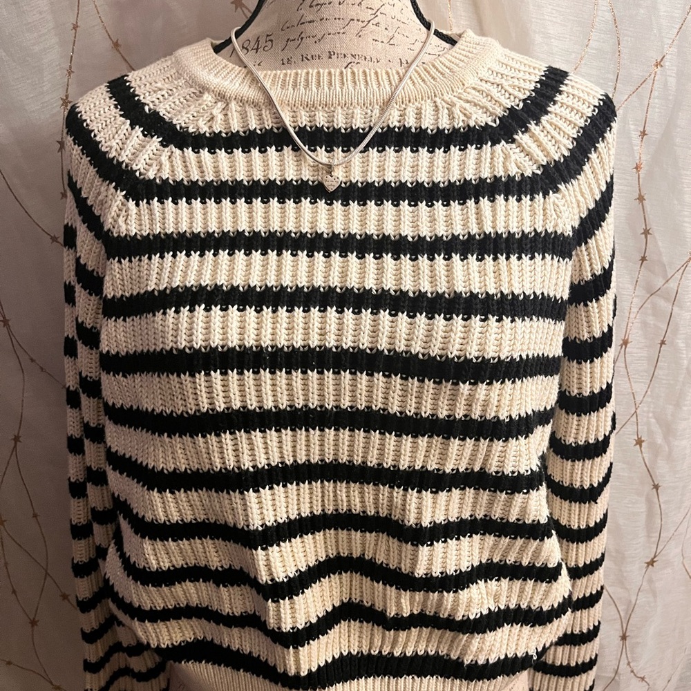 Zara Black & Cream Knit striped Sweater European large black & white stripes NWT